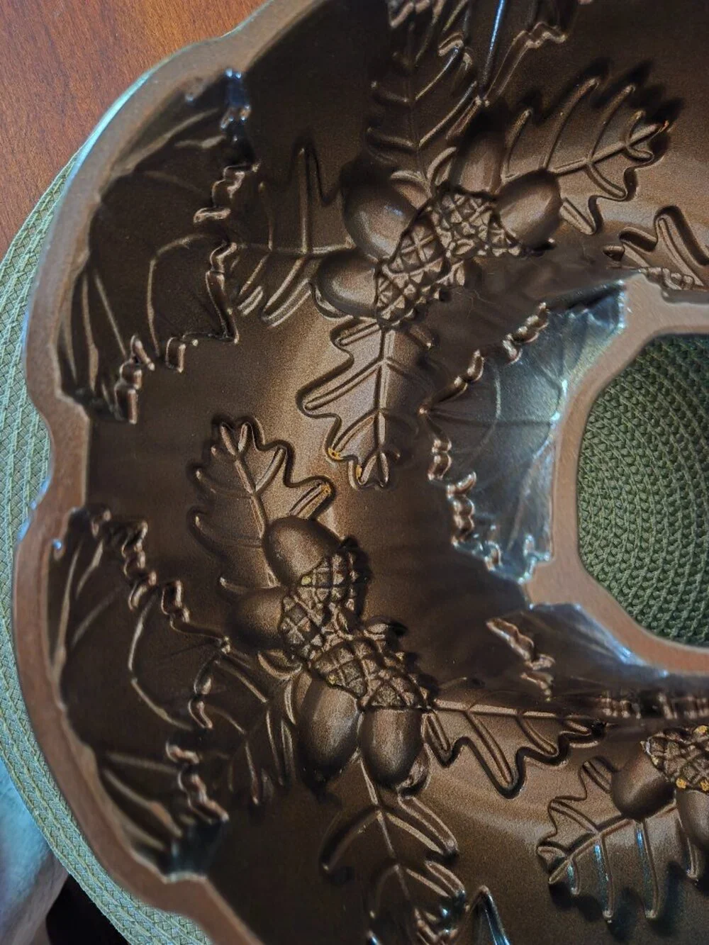 Nordic Ware Fall Harvest Autumn Bundt Pan, Bronze, 10 Cups, Leaves & Acorns